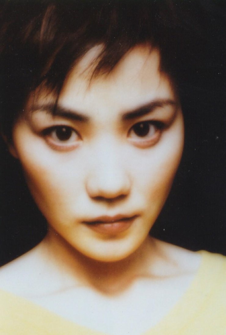 王菲昔日纯美青涩旧照