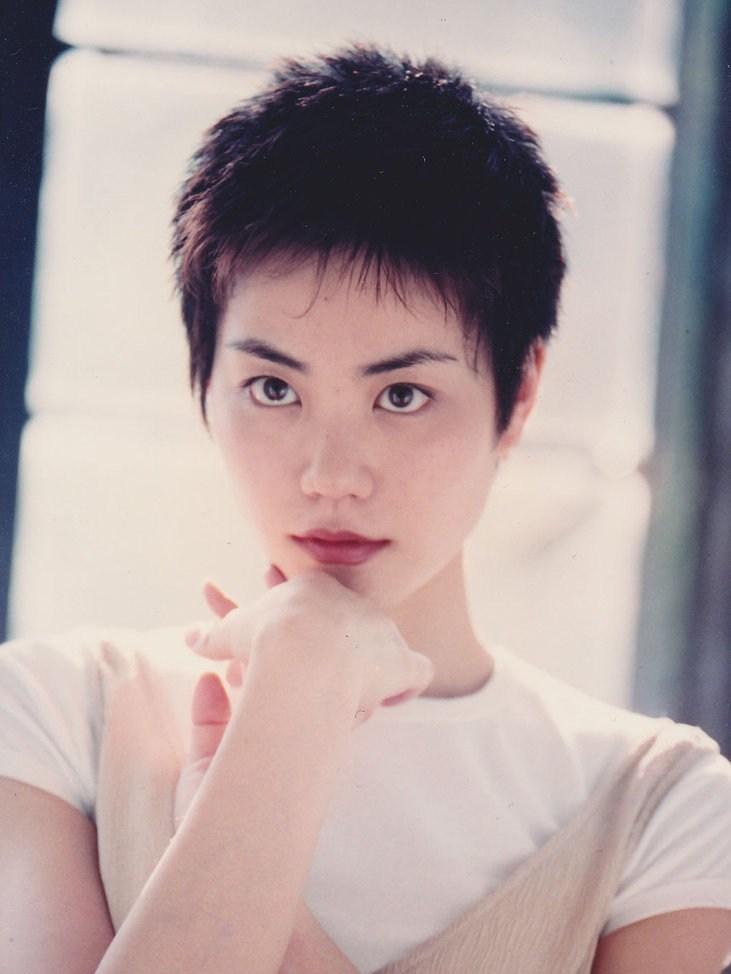 王菲昔日纯美青涩旧照