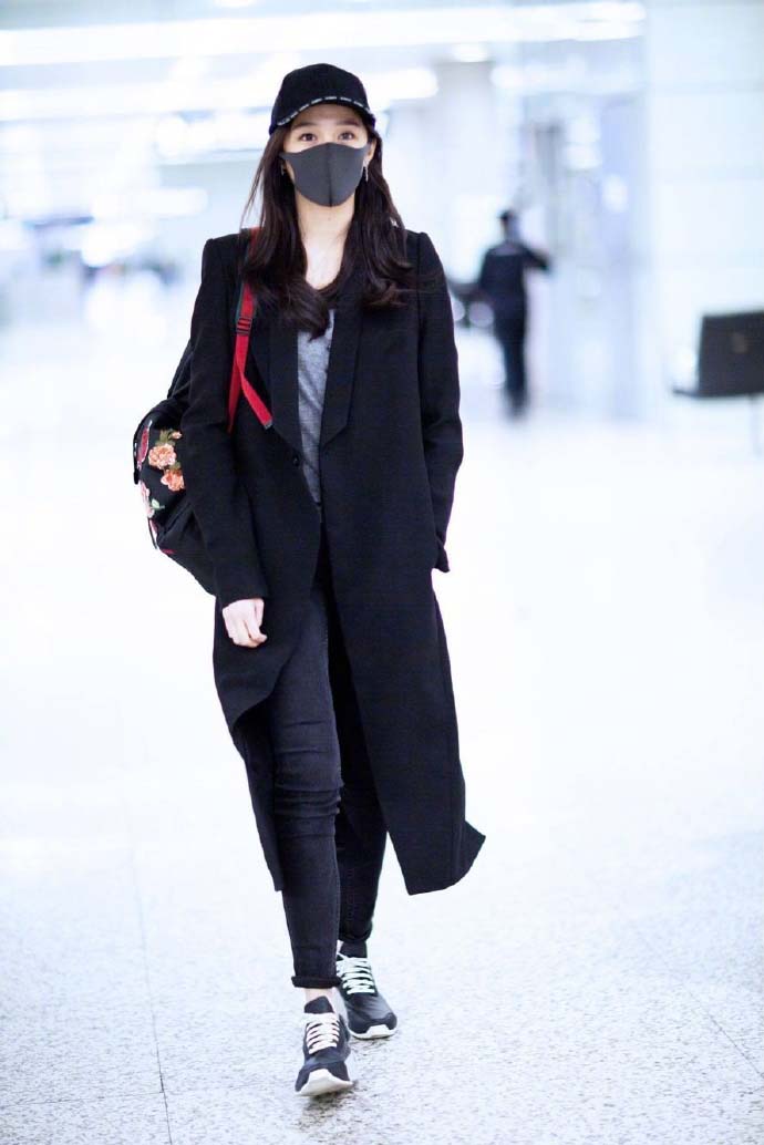 关晓彤时尚机场街拍