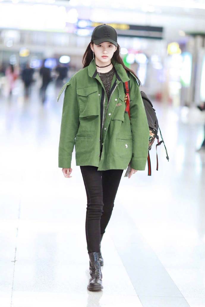 关晓彤时尚机场街拍