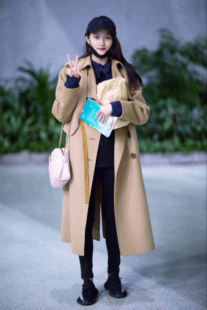 关晓彤时尚机场街拍