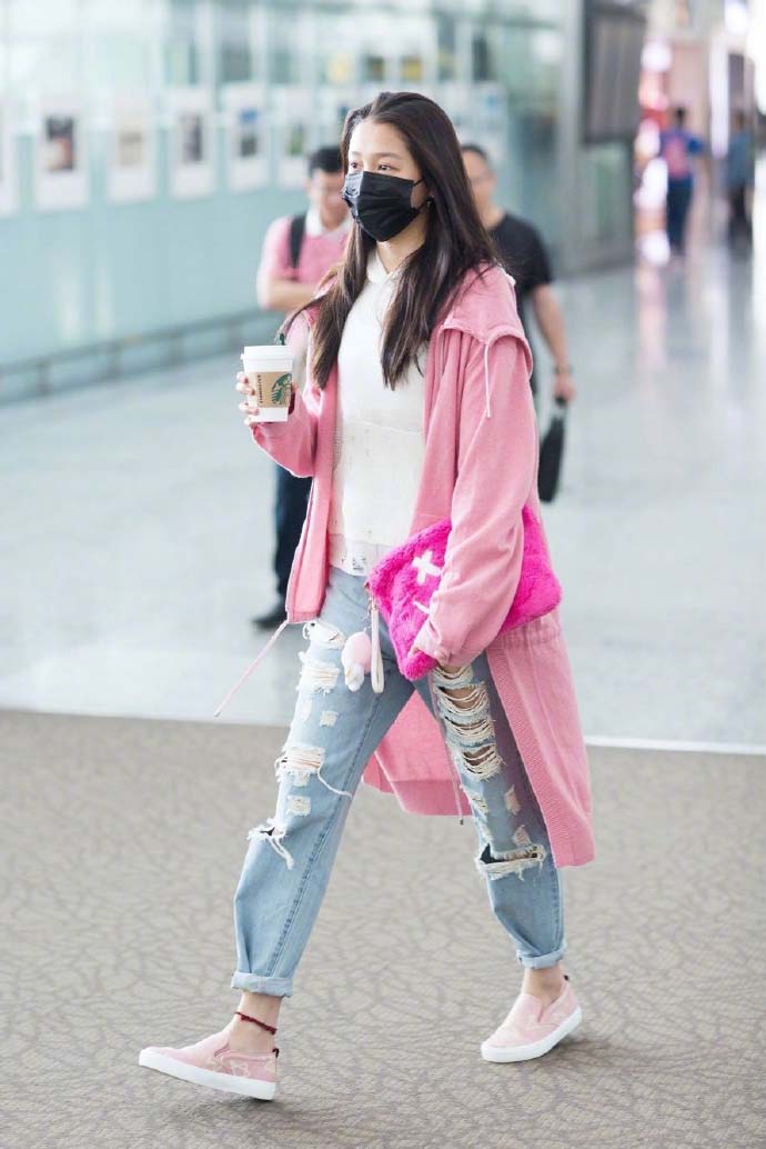 关晓彤时尚机场街拍