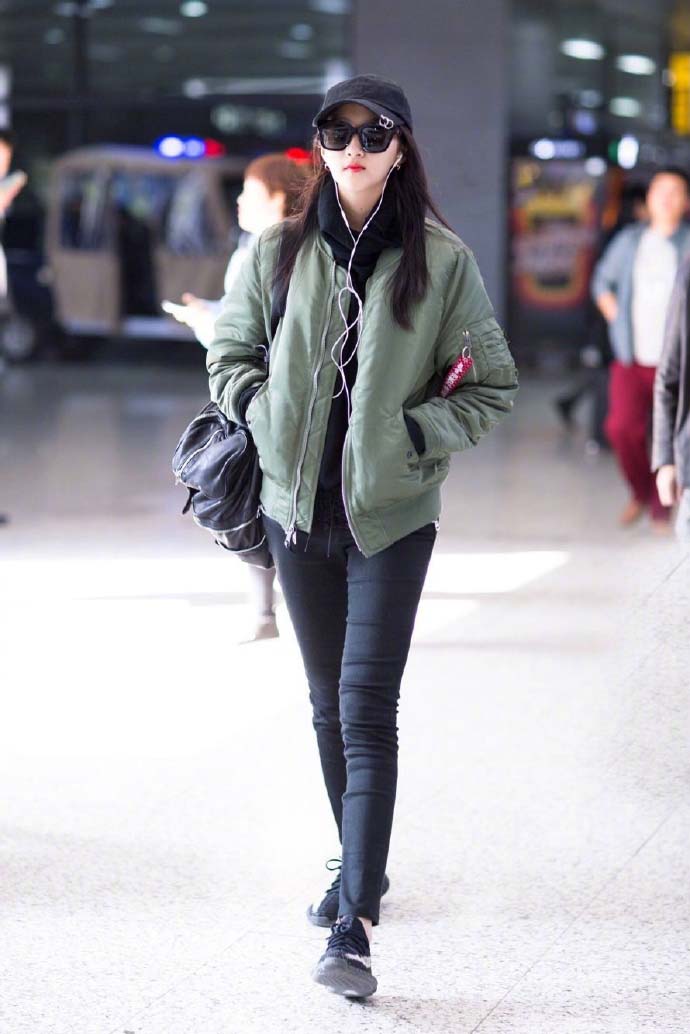 关晓彤时尚机场街拍