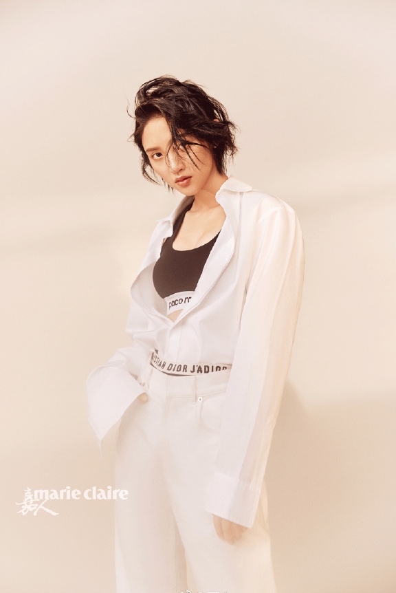 时髦少女唐艺昕登气质甜美吸晴明星写真图片