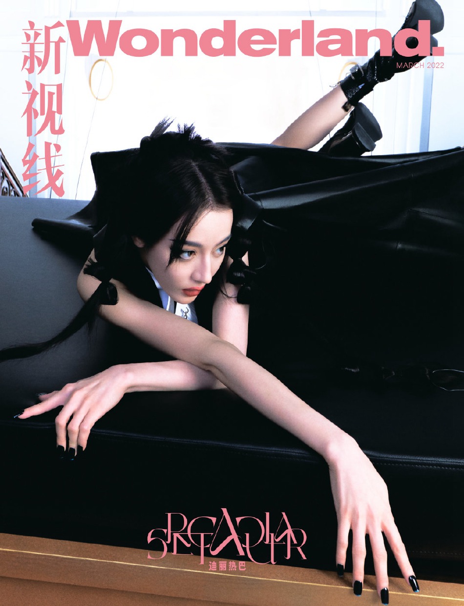 迪丽热巴全黑造型化身猫系少女