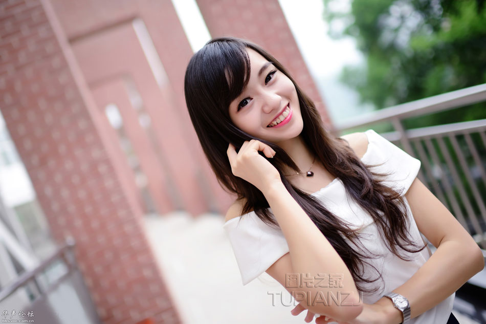 女孩惬意午后 清纯嘟嘴照