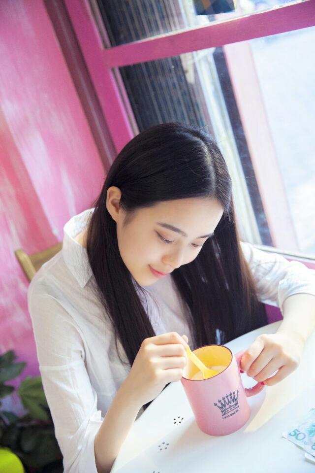 95后邻家清纯女大学生写真