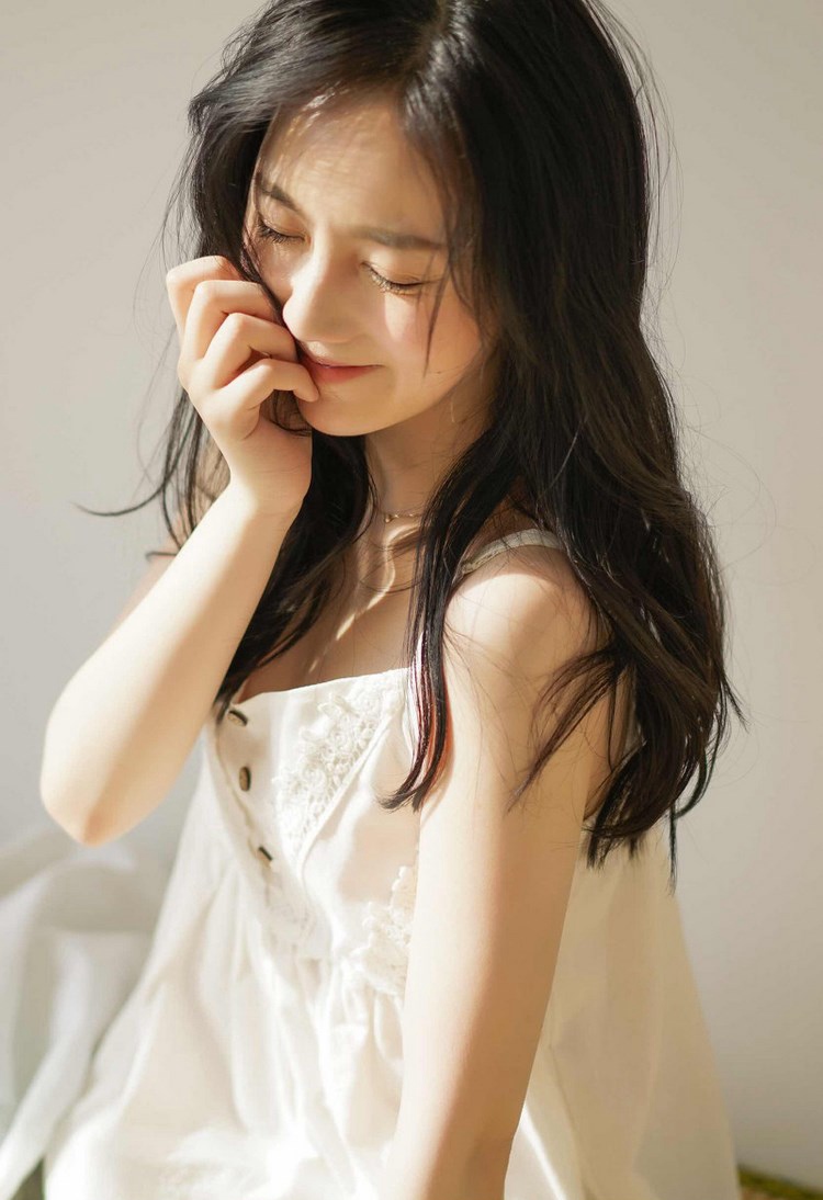 职场丽人艾儿性感OL装黑丝翘臀大尺度写真