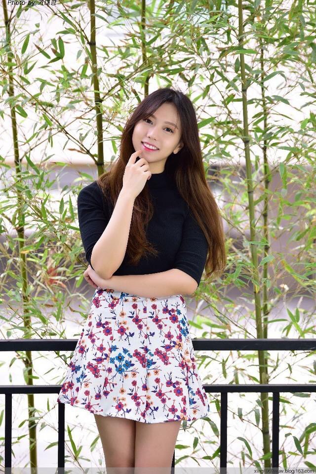 诱人的美妙人妻连体透视黑丝袜厨房里写真美图