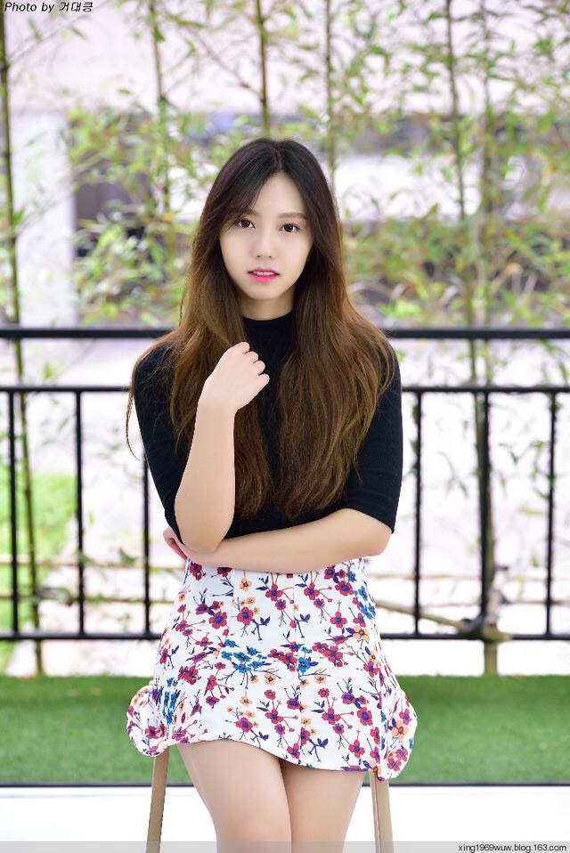 诱人的美妙人妻连体透视黑丝袜厨房里写真美图