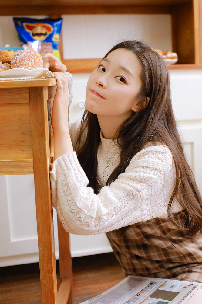 诱人的美妙人妻连体透视黑丝袜厨房里写真美图