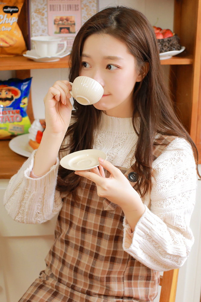 诱人的美妙人妻连体透视黑丝袜厨房里写真美图