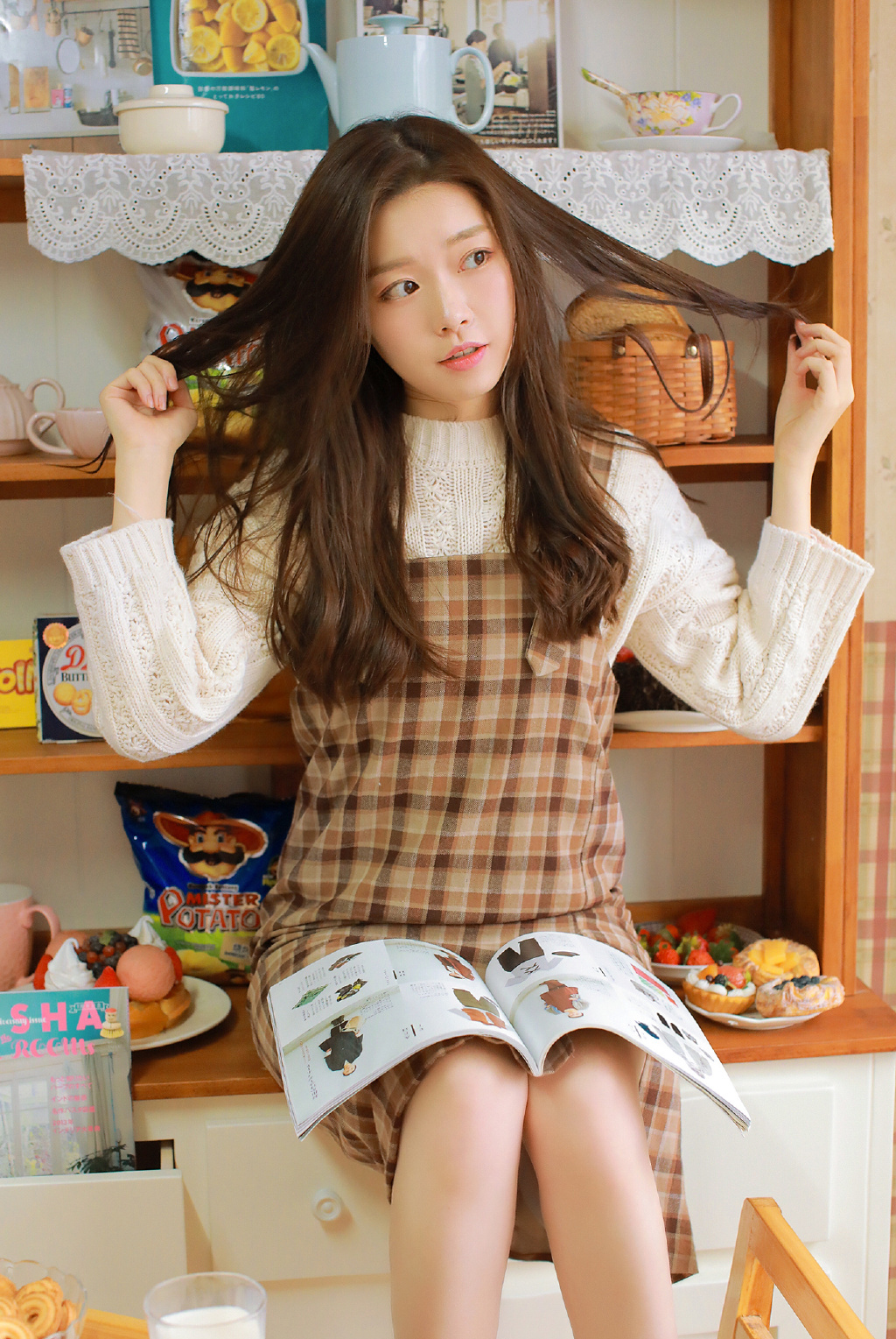 诱人的美妙人妻连体透视黑丝袜厨房里写真美图