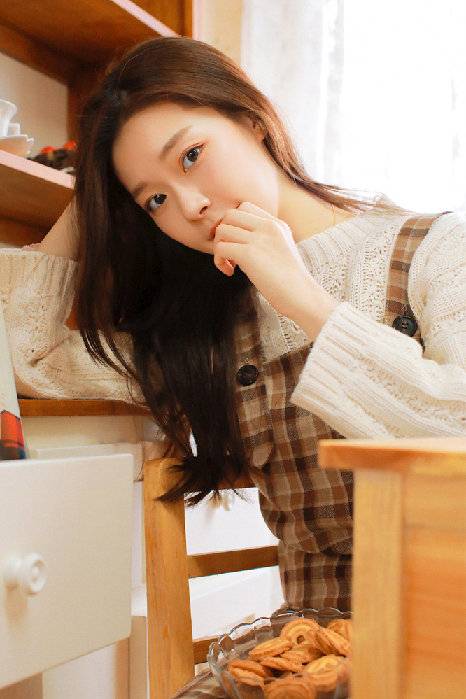 诱人的美妙人妻连体透视黑丝袜厨房里写真美图