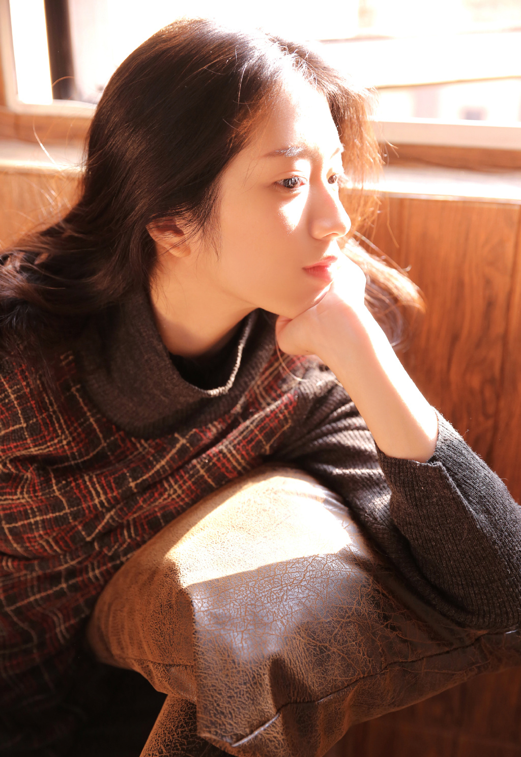 诱人的美妙人妻连体透视黑丝袜厨房里写真美图