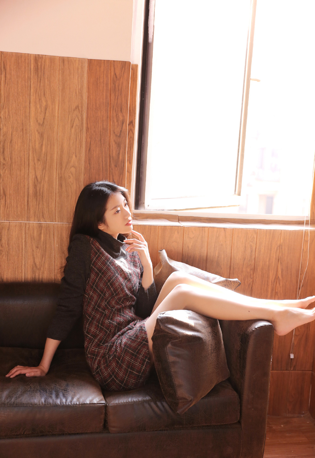 诱人的美妙人妻连体透视黑丝袜厨房里写真美图