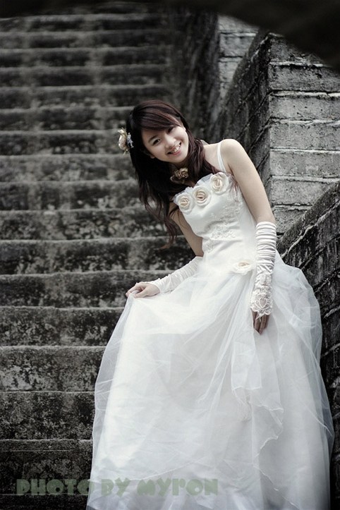 [异思趣向]丝滑透亮的玉足丝袜美足高跟鞋写真