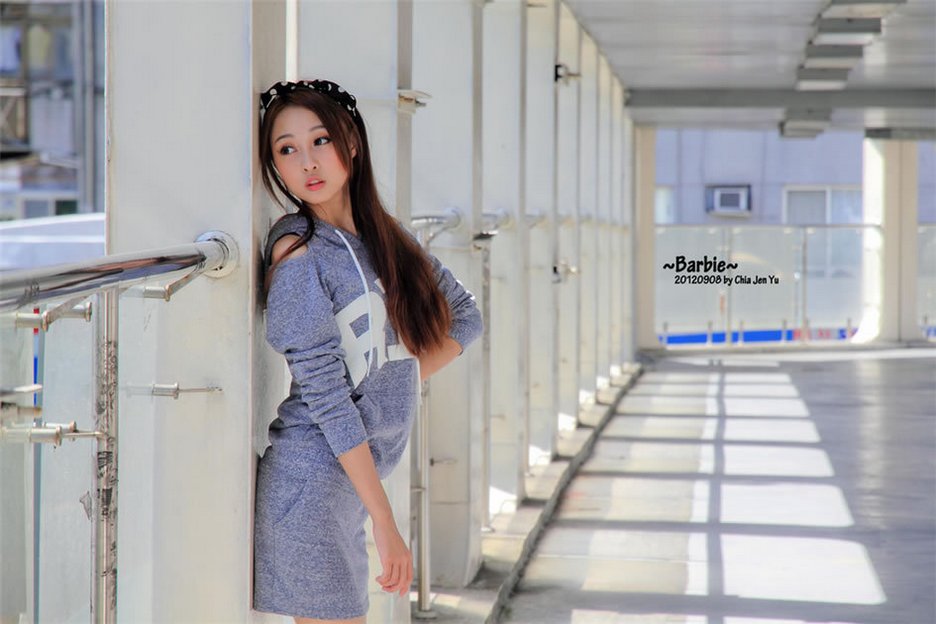 [异思趣向]丝滑透亮的玉足丝袜美足高跟鞋写真