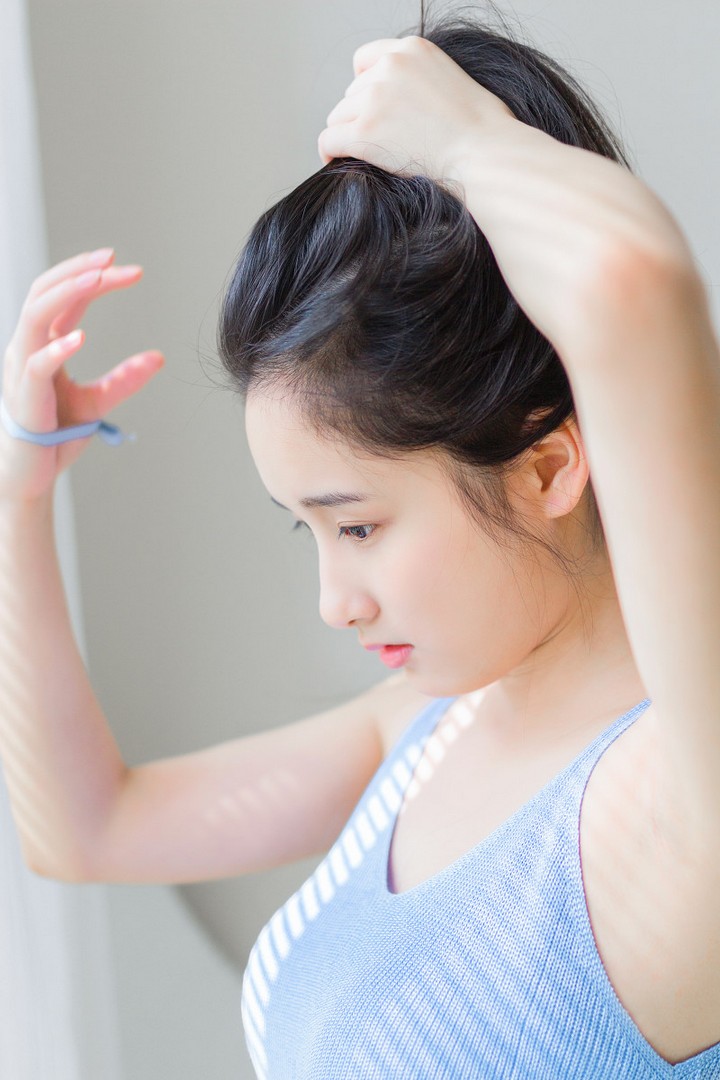 [异思趣向]丝滑透亮的玉足丝袜美足高跟鞋写真