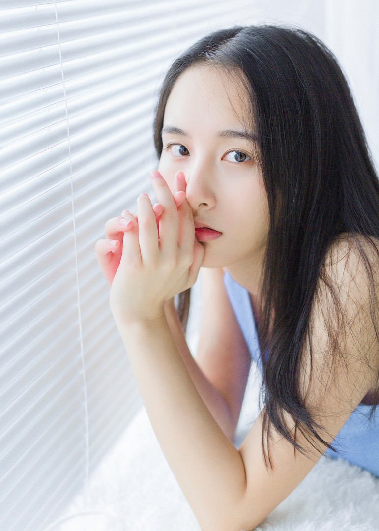 [异思趣向]丝滑透亮的玉足丝袜美足高跟鞋写真