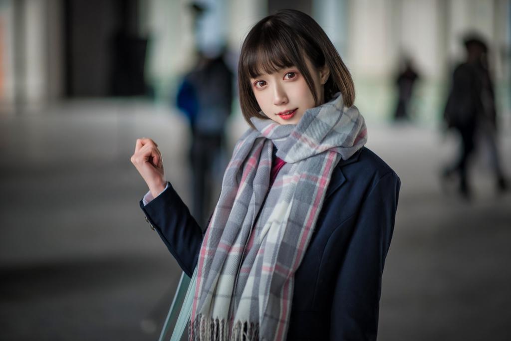 清纯妹子黑丝短裙温柔系街拍图