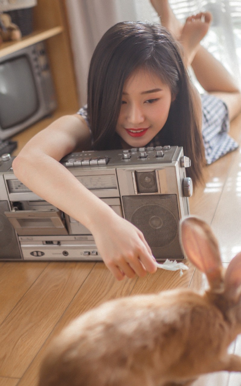 可爱美女雪纺连衣裙红唇雪肤清纯气质销魂美女图库