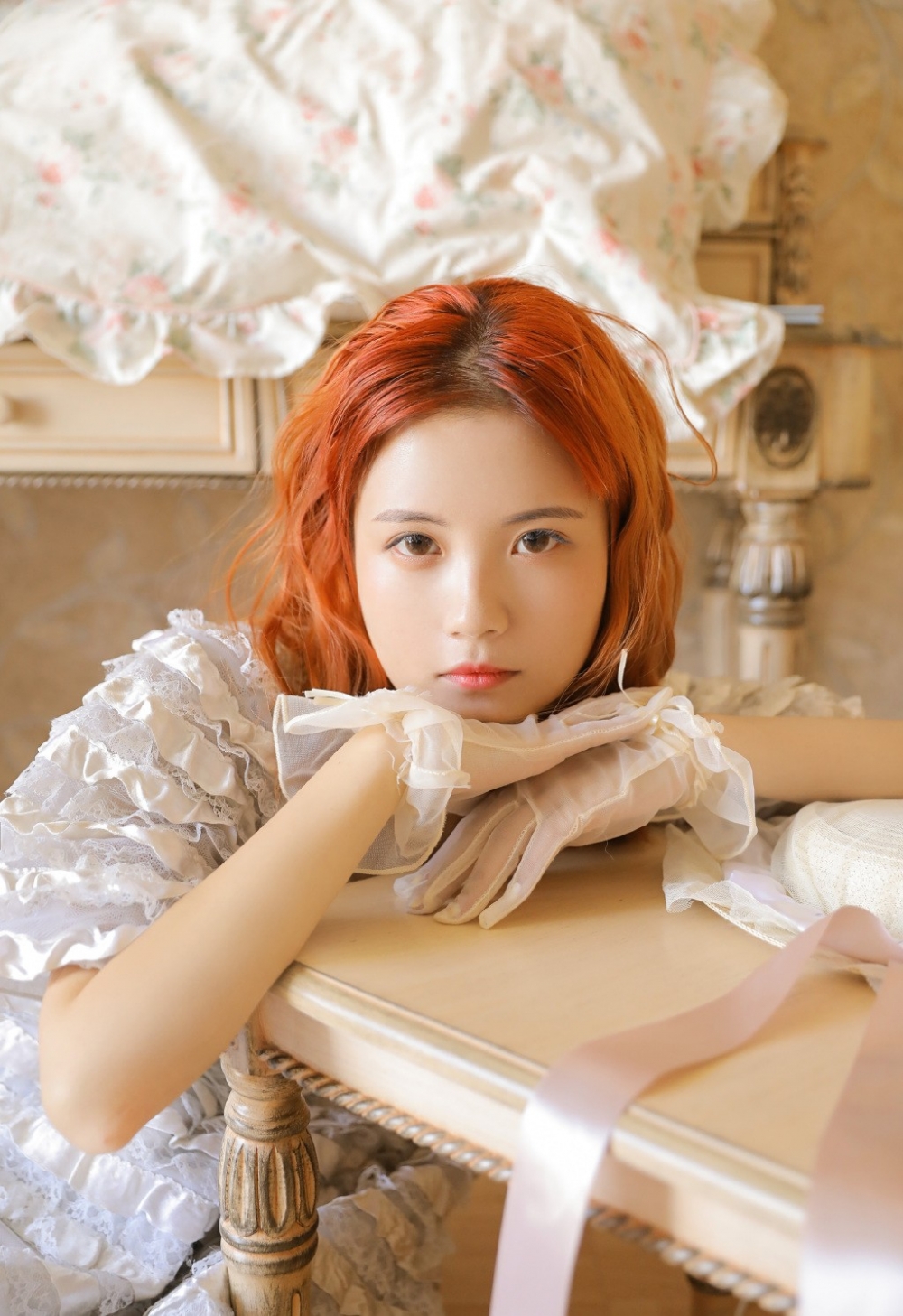 非主流美女碎花连衣裙漂亮脸蛋苗条身材成熟自拍照