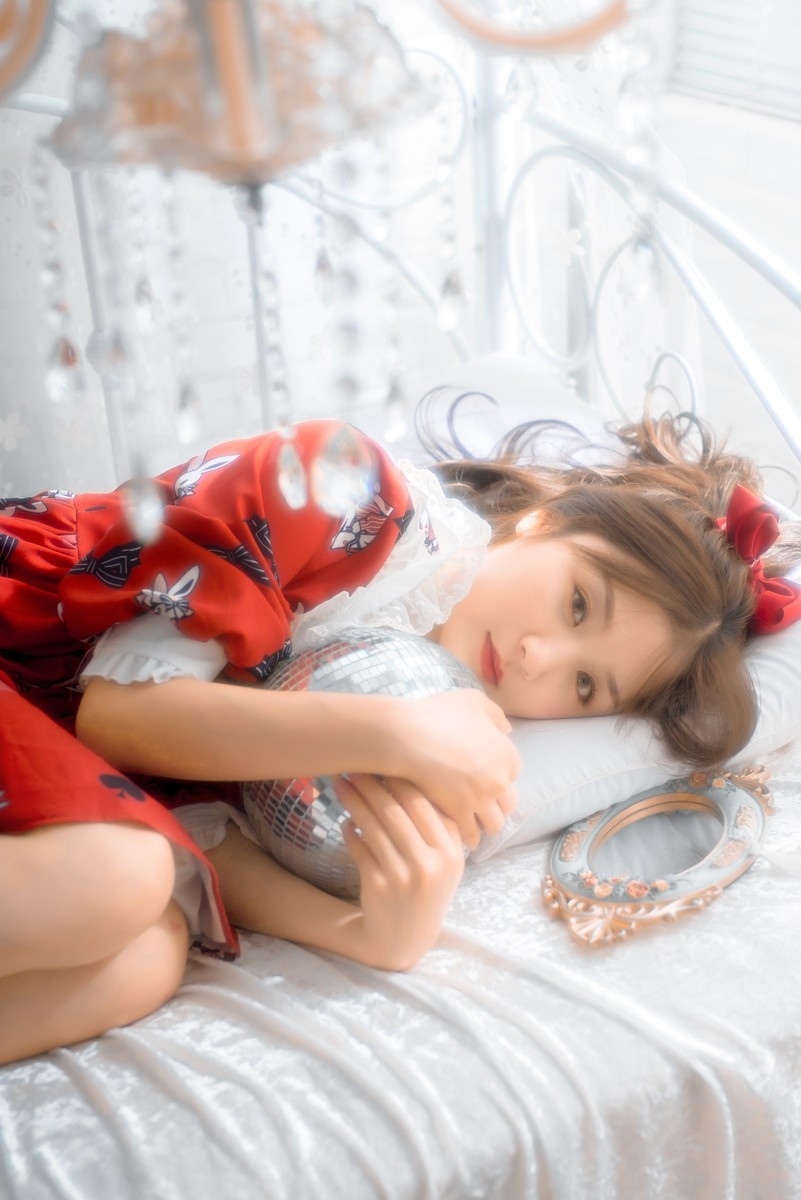 童颜萝莉呆萌可爱少女床上清纯养眼私房写真