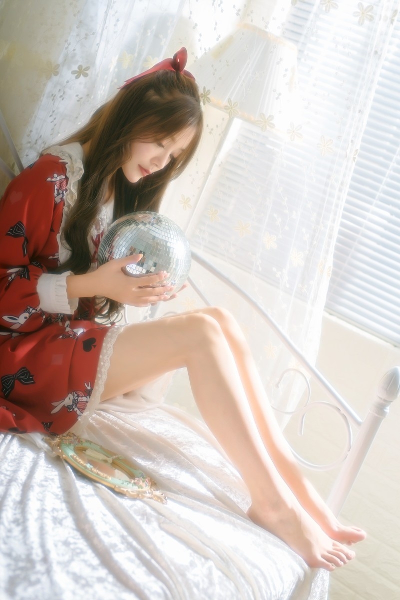 童颜萝莉呆萌可爱少女床上清纯养眼私房写真