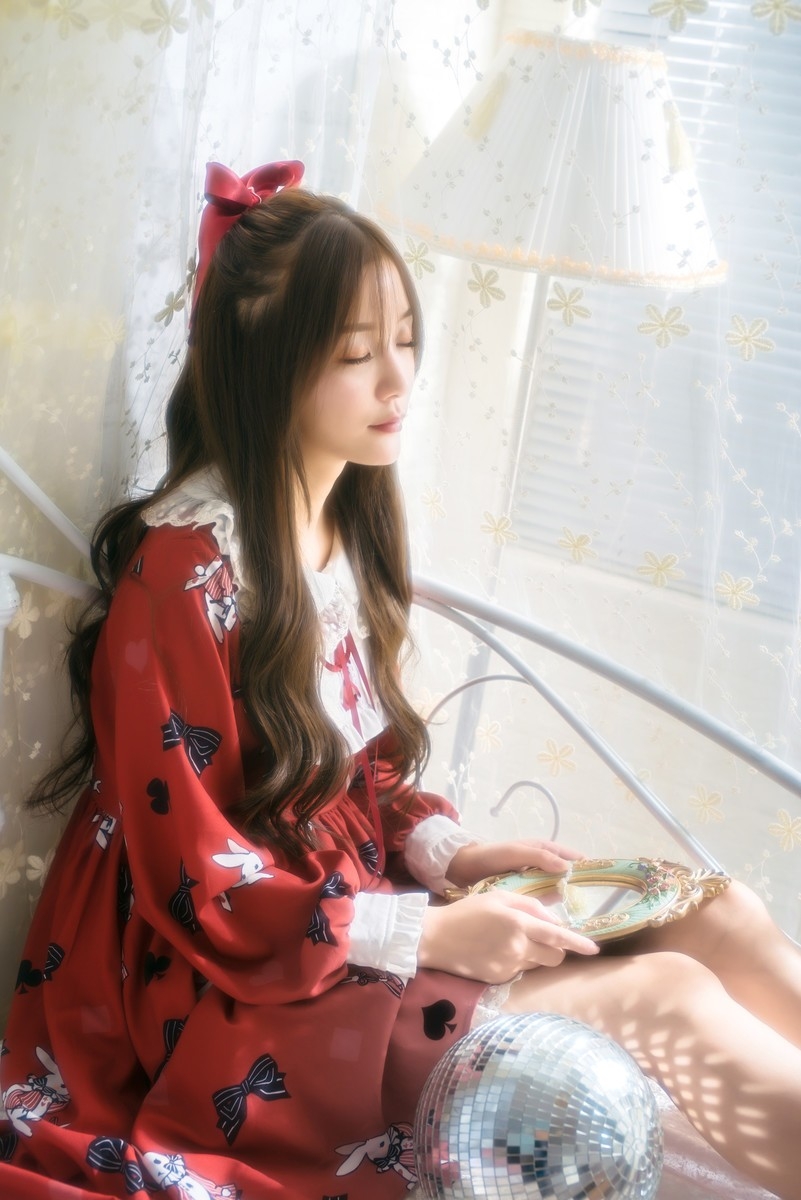 童颜萝莉呆萌可爱少女床上清纯养眼私房写真