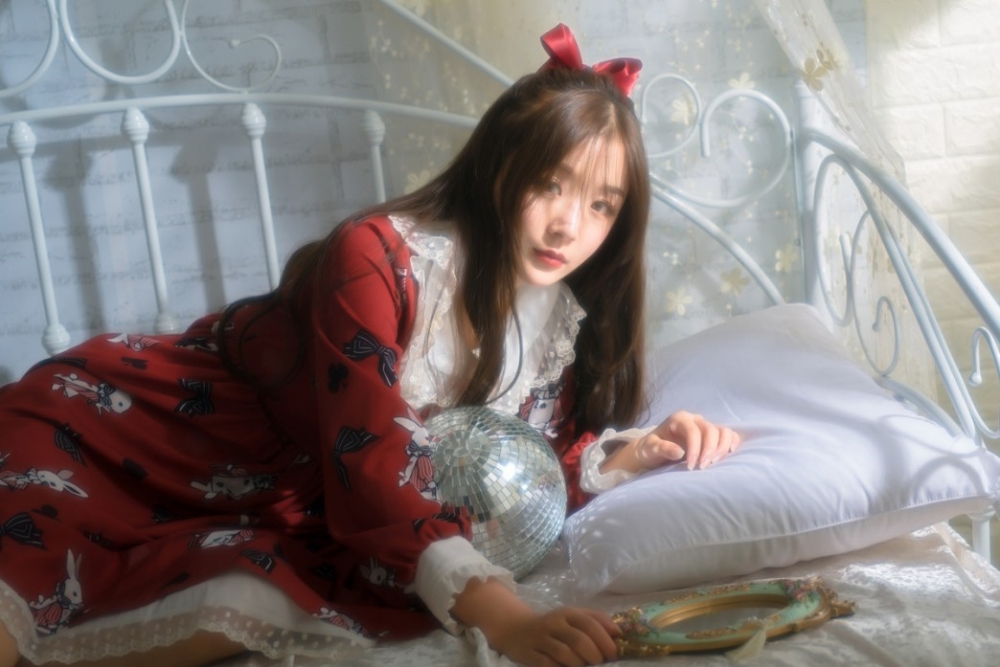 童颜萝莉呆萌可爱少女床上清纯养眼私房写真