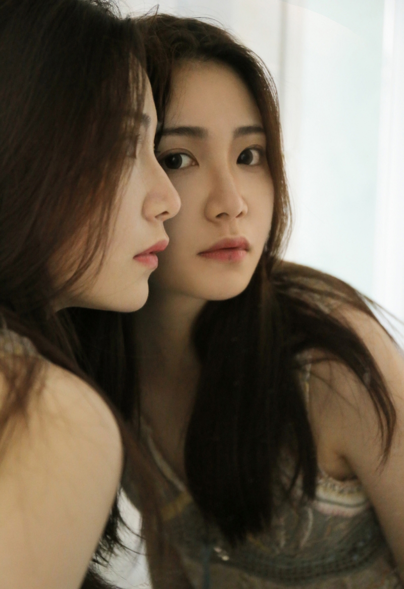 气质美女长发披肩温柔动人图片