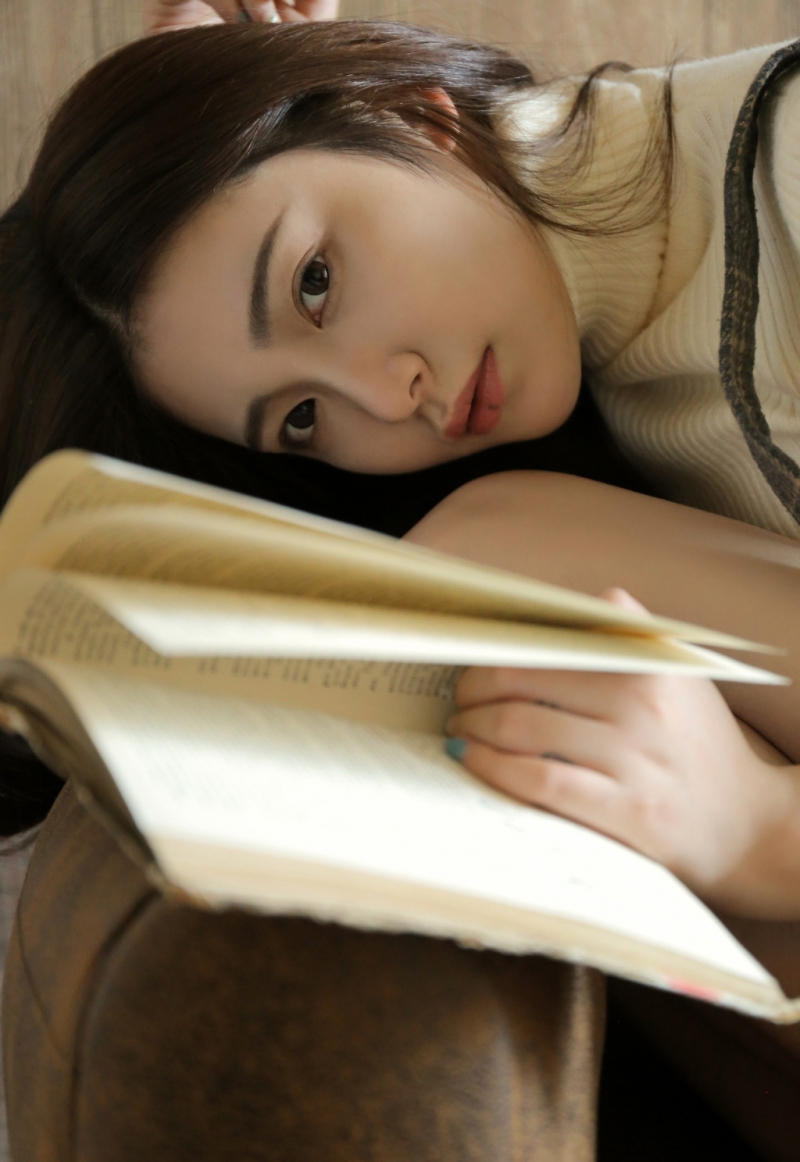 气质美女长发披肩温柔动人图片