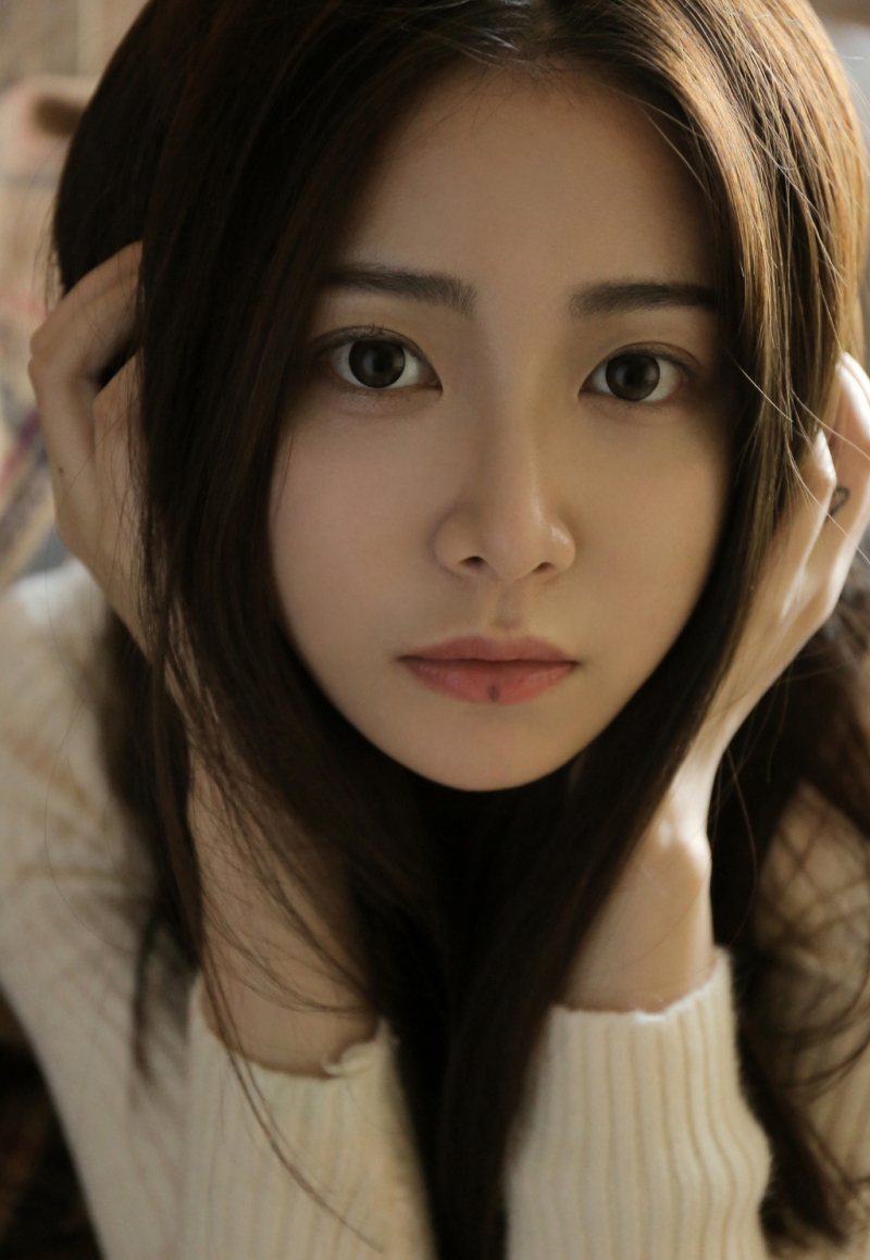 气质美女长发披肩温柔动人图片