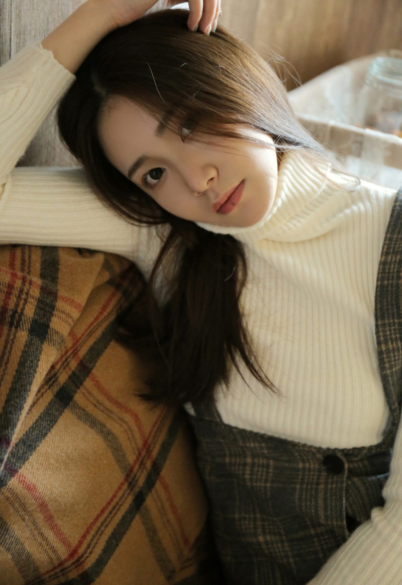 气质美女长发披肩温柔动人图片