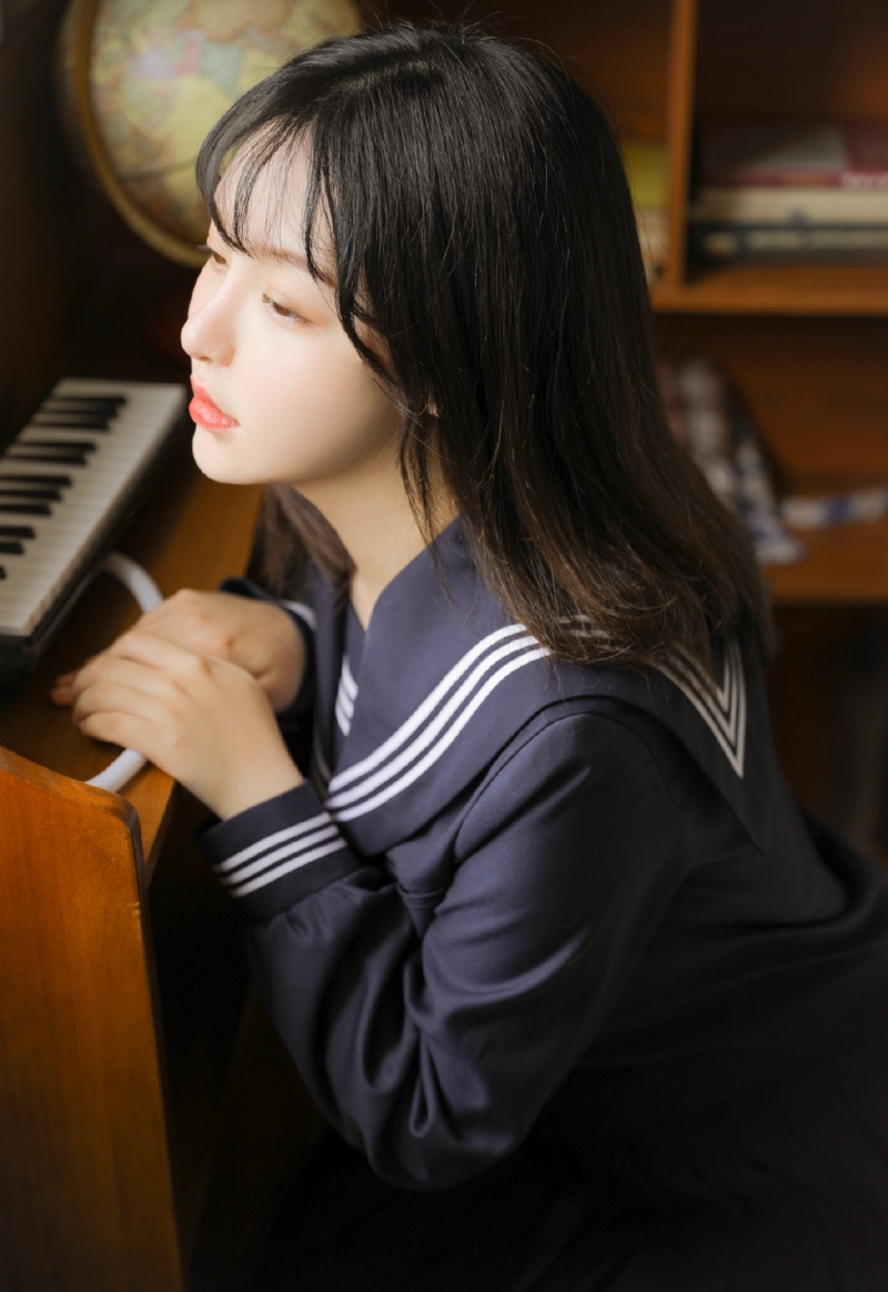 JK制服美女肤白貌美漂亮写真图