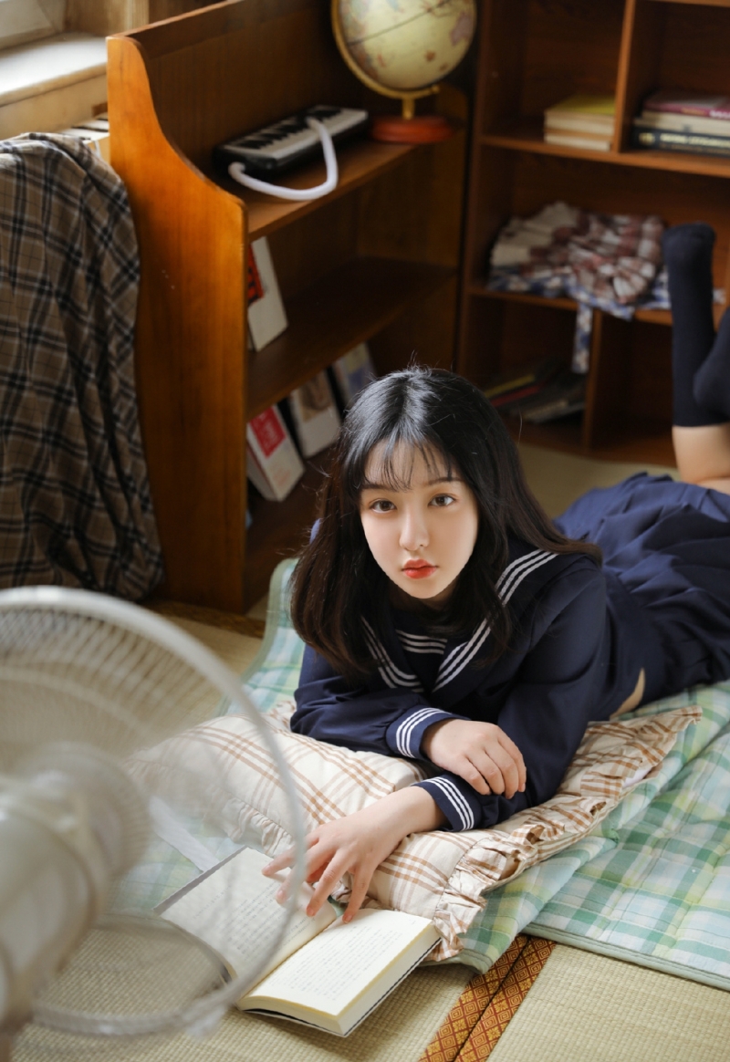 JK制服美女肤白貌美漂亮写真图