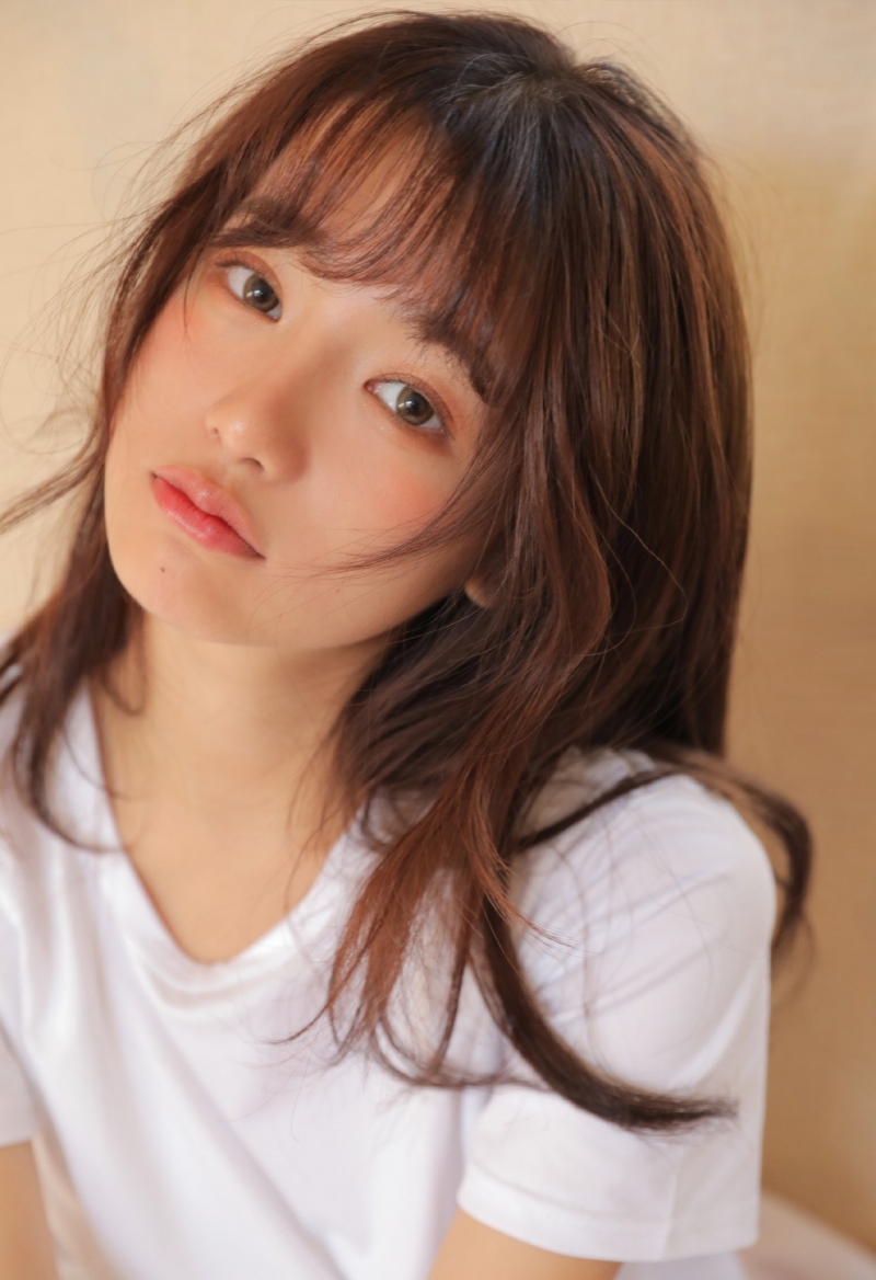 大眼美女娇小可爱图片