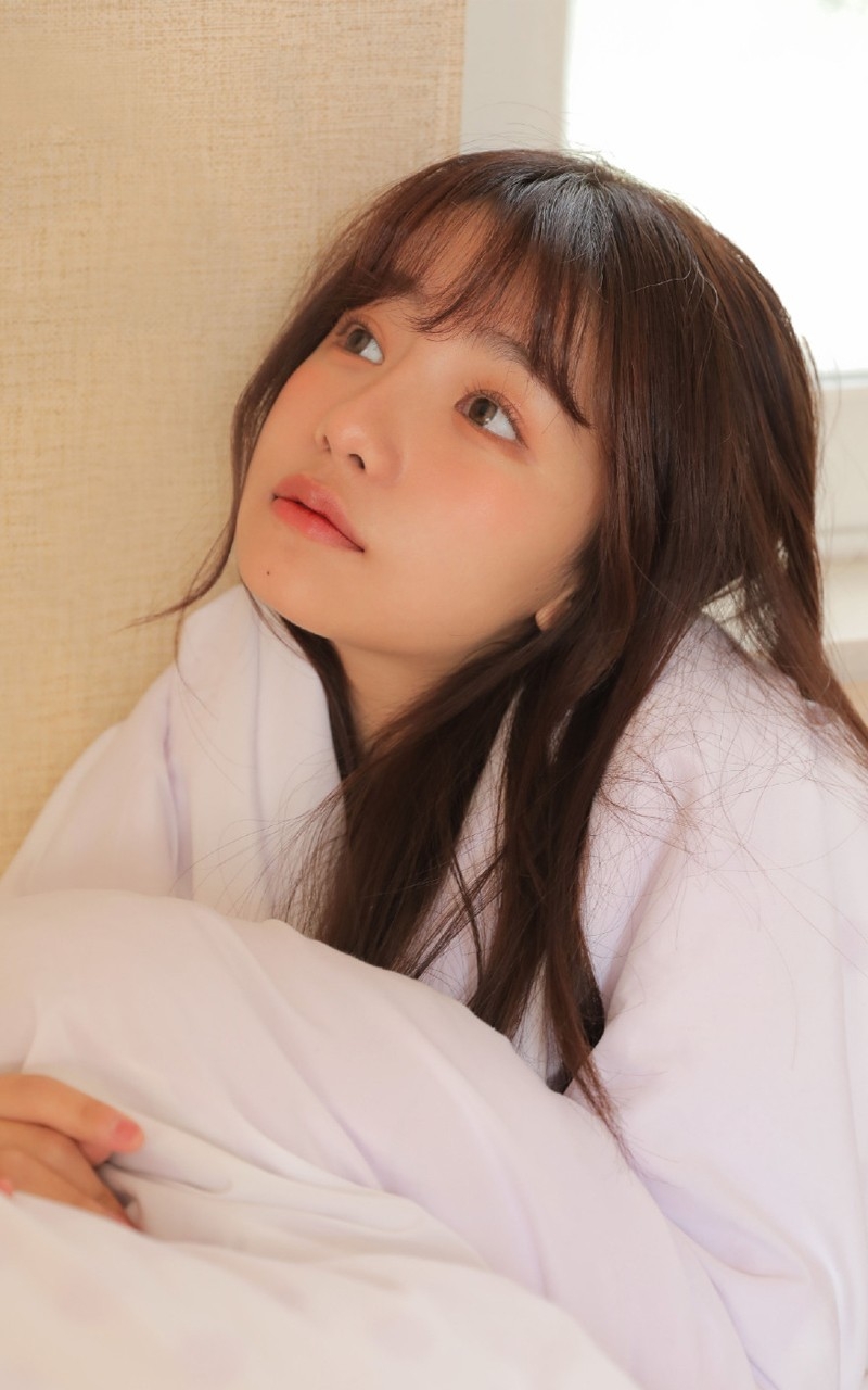 大眼美女娇小可爱图片