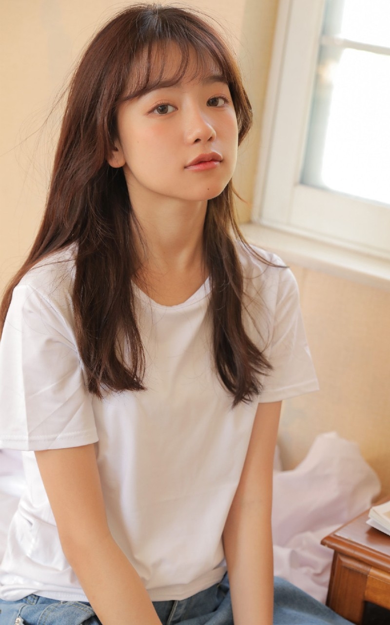 大眼美女娇小可爱图片