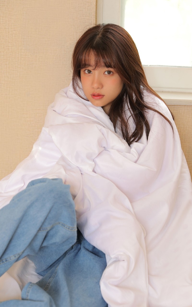 大眼美女娇小可爱图片