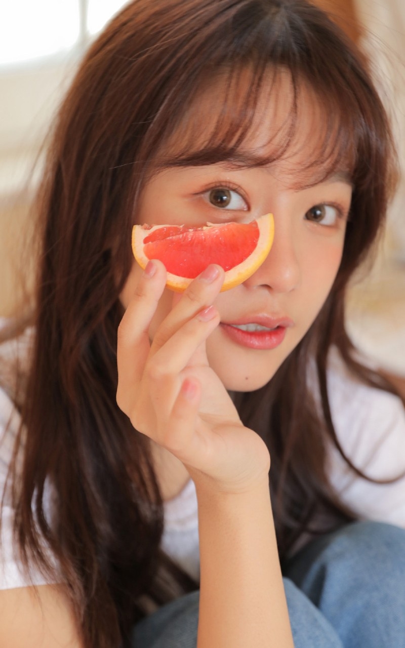 大眼美女娇小可爱图片