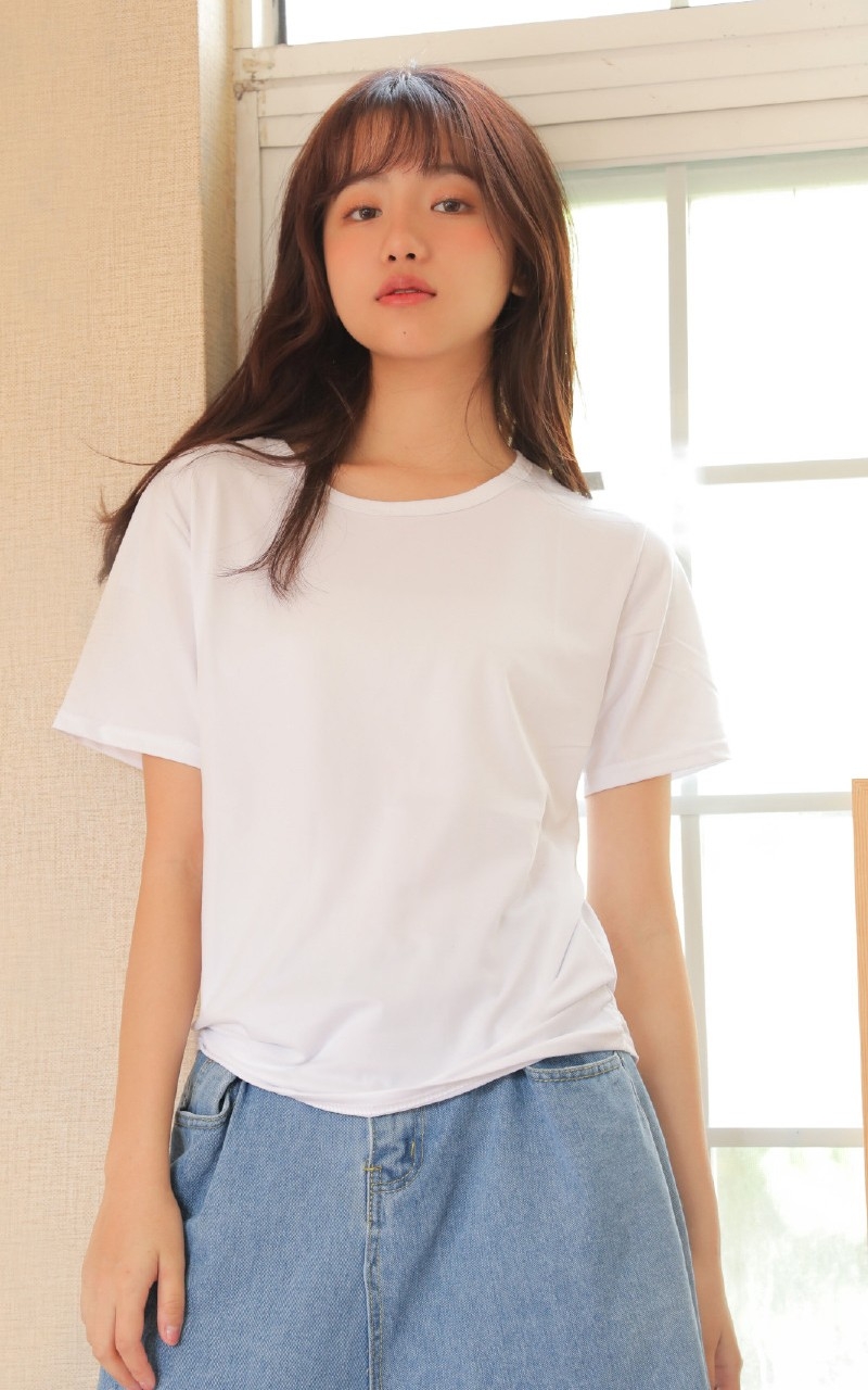 大眼美女娇小可爱图片