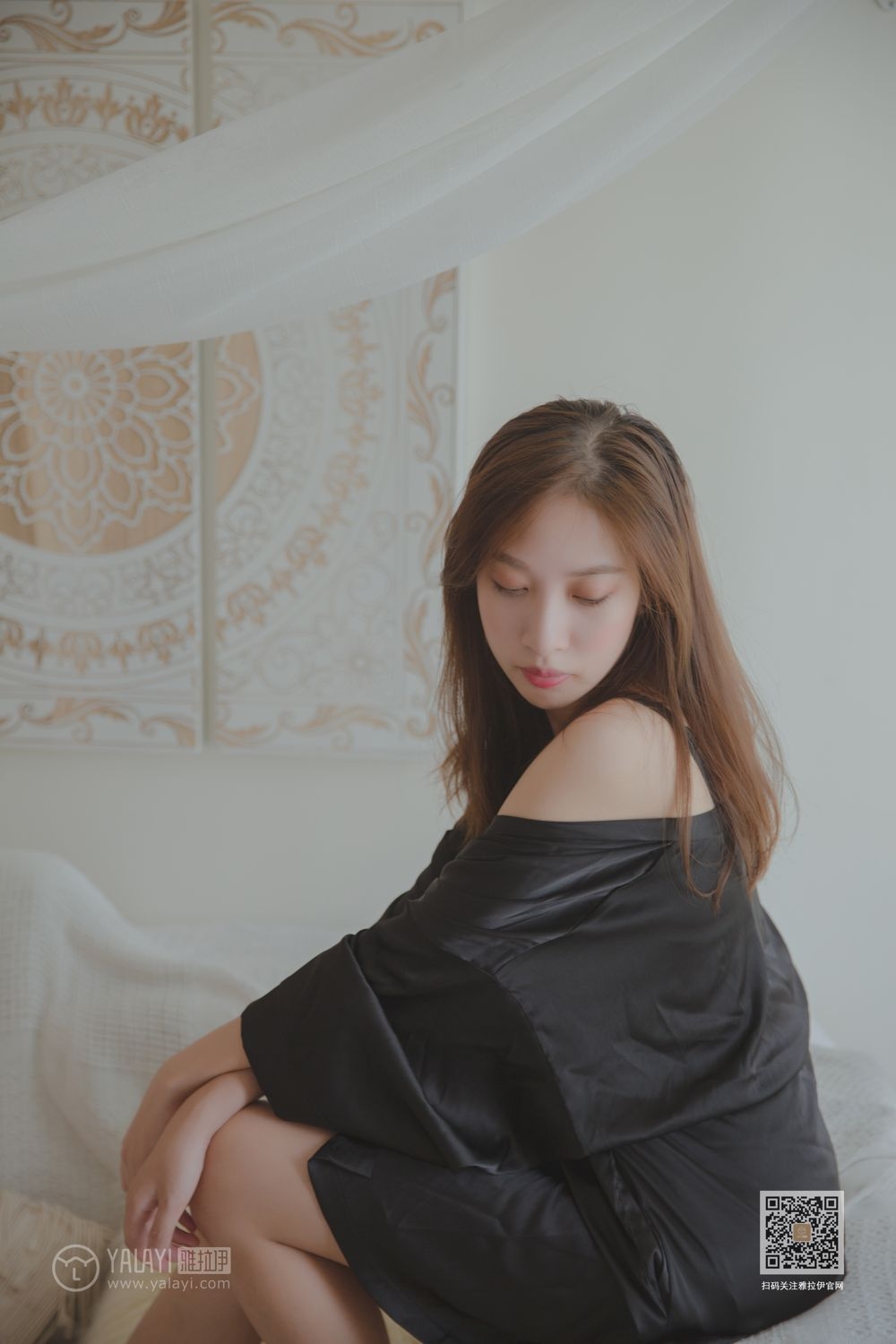 90后亚洲嫩模美若天仙沙发上香艳撩人写真