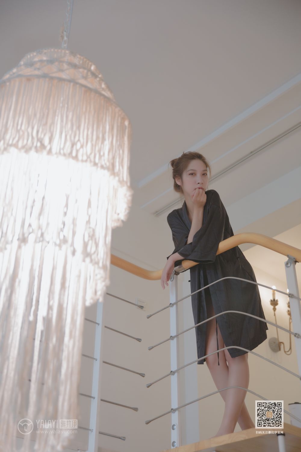 90后亚洲嫩模美若天仙沙发上香艳撩人写真