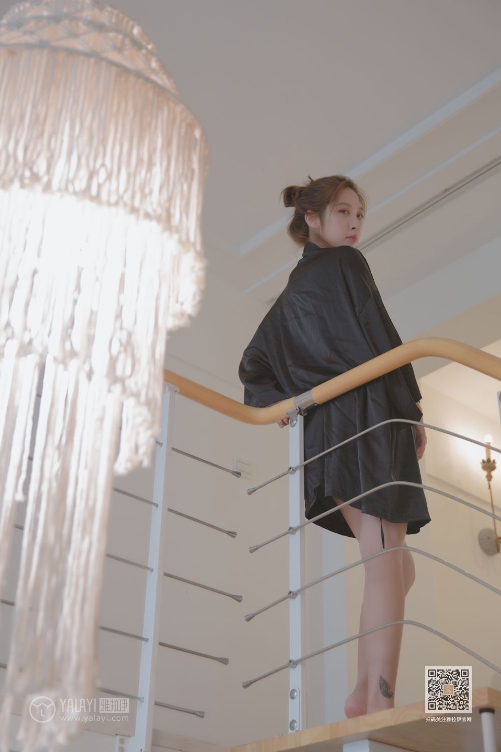 90后亚洲嫩模美若天仙沙发上香艳撩人写真