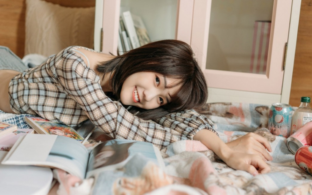 日本美少女内衣性感美背身材丰满诱惑个人写真