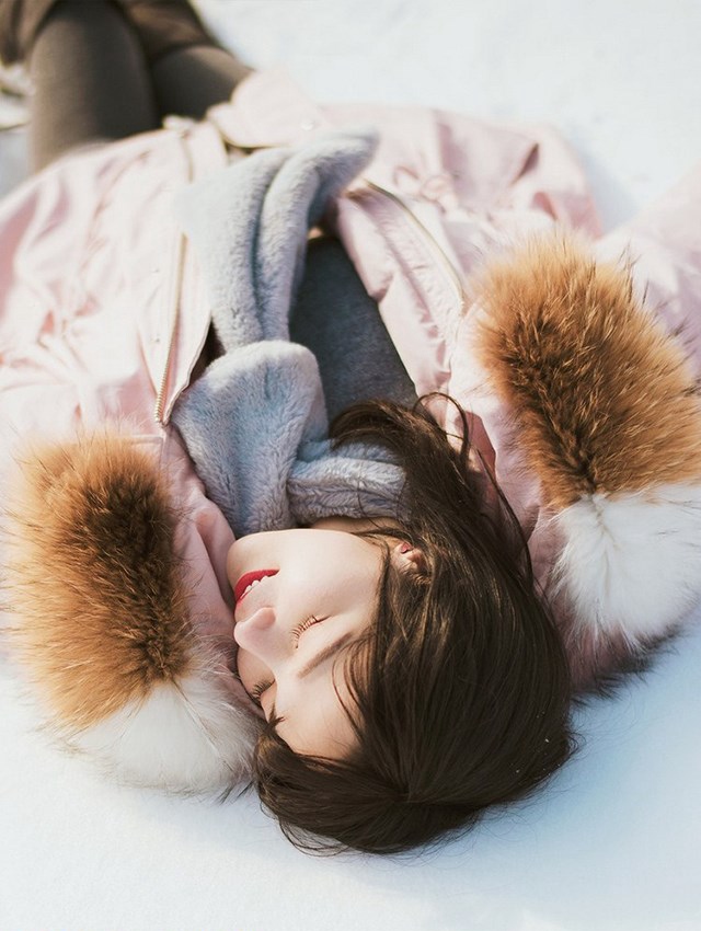 人间尤物周于希紧身包臀裙透明黑丝袜前凸后翘私密图库