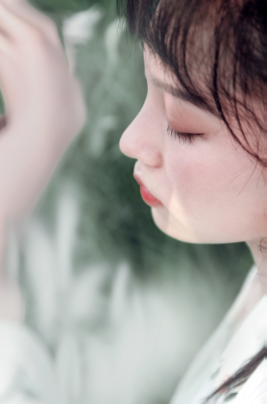 古装惊艳美女一袭青衣精致侧颜乌黑发丝唯美写真