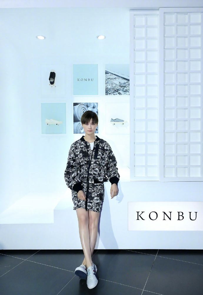 时尚运动装美女李宇春品牌服饰代言人明星写真图片